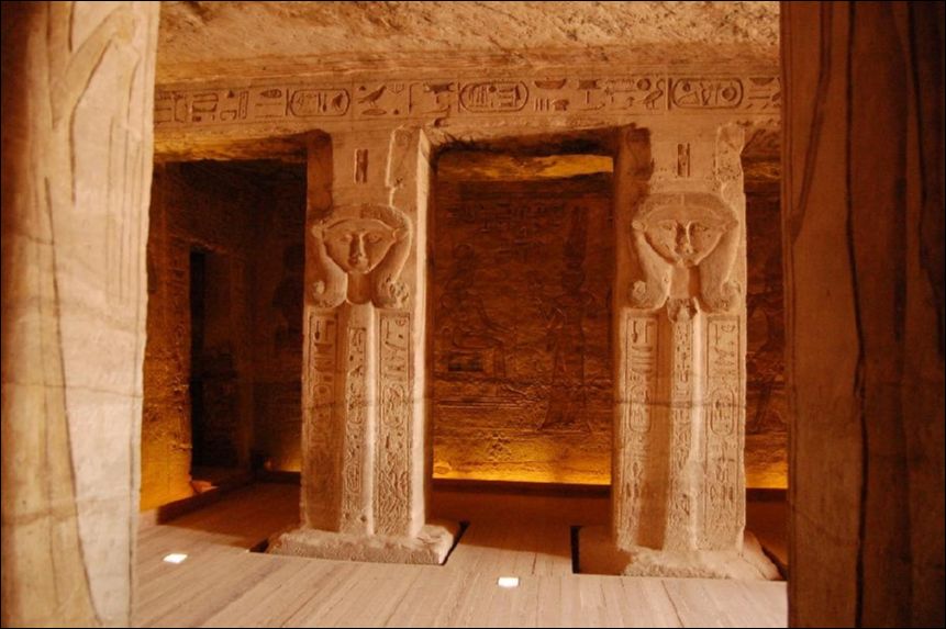 <i><b>Abu Simbel-025</b></i>